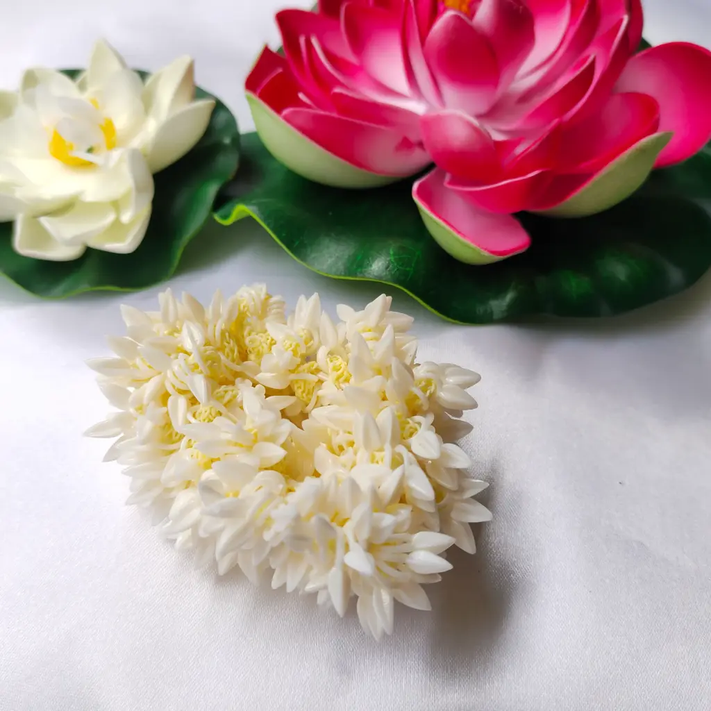 Jasmine Bow Medium