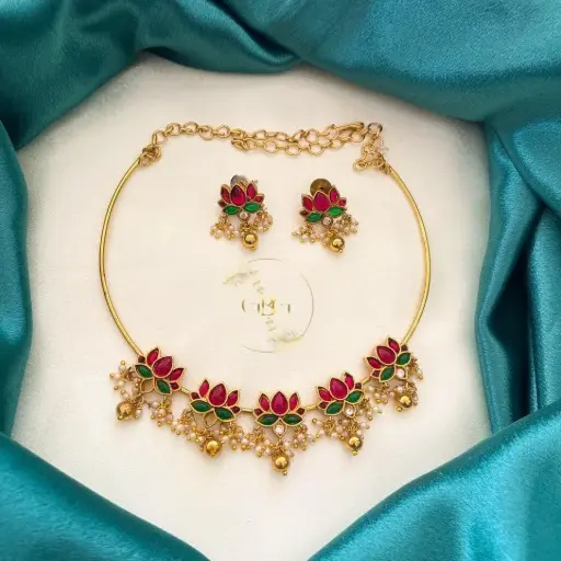 Lotus Invisible Single Pendent Chain with Earings